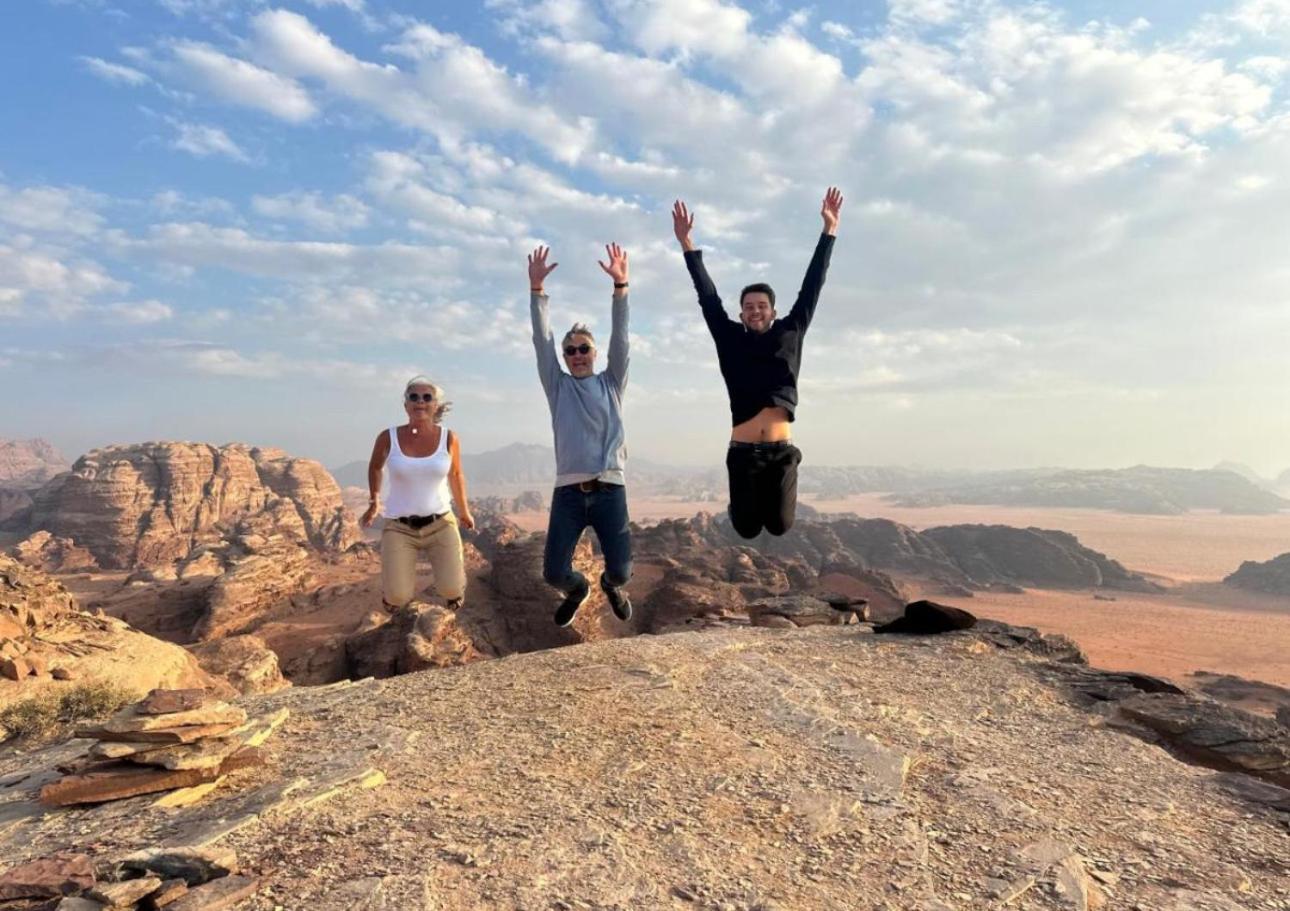 Wadi Rum Sunrise Camp Exterior photo